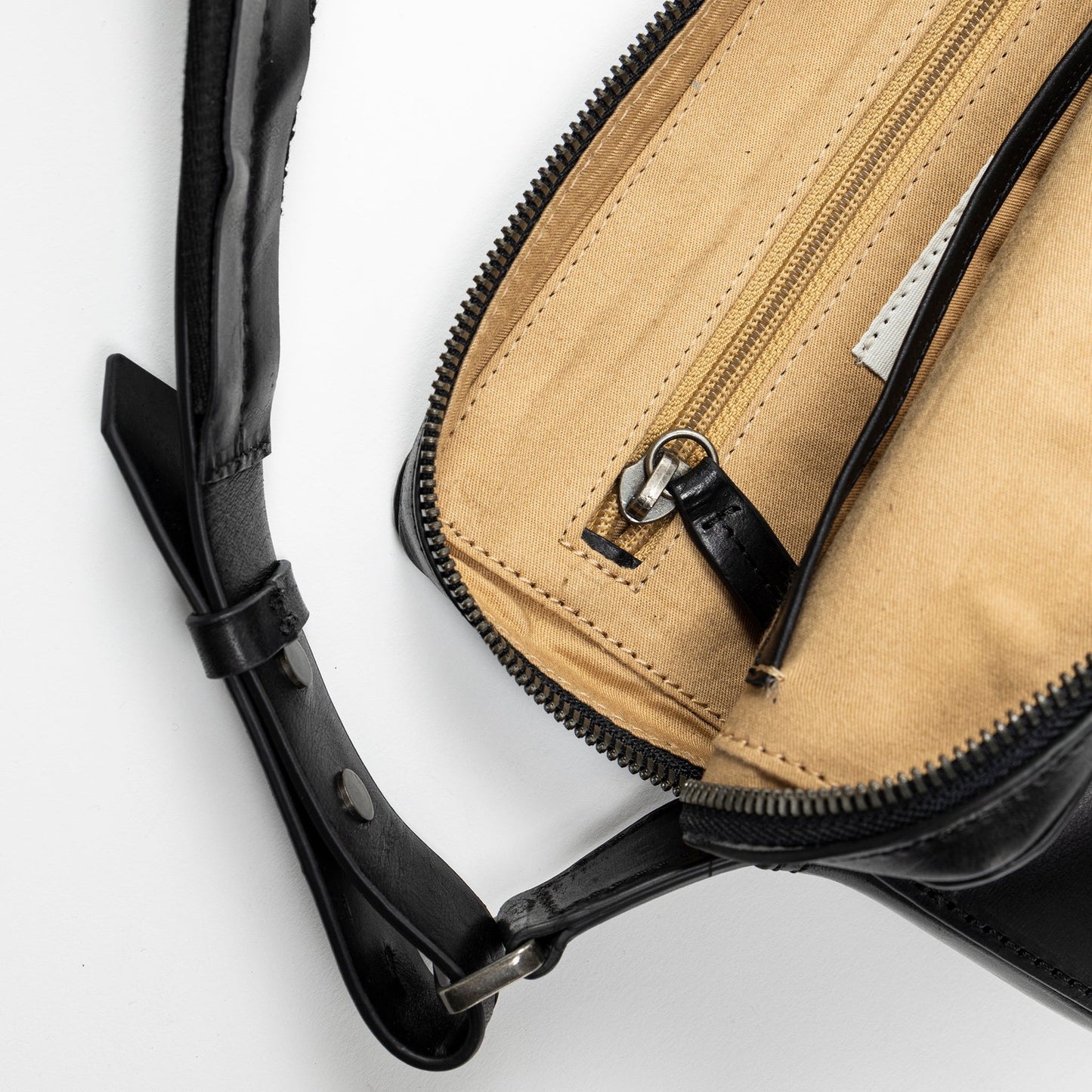 ÅKULLA Sling Bag