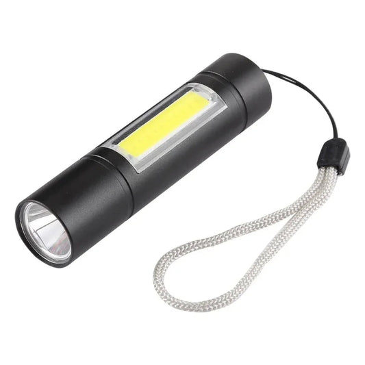 A1 USB-uppladdningsbar vattentät ficklampa med fast fokus, XPE + COB-ljus, 3 ljuslägen och förvaringslåda