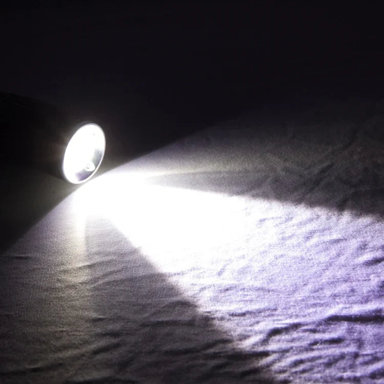 Cree Q5 LED Ficklampa med Zoom – 3 Ljuslägen och 180LM – Kompakt 18650-modell