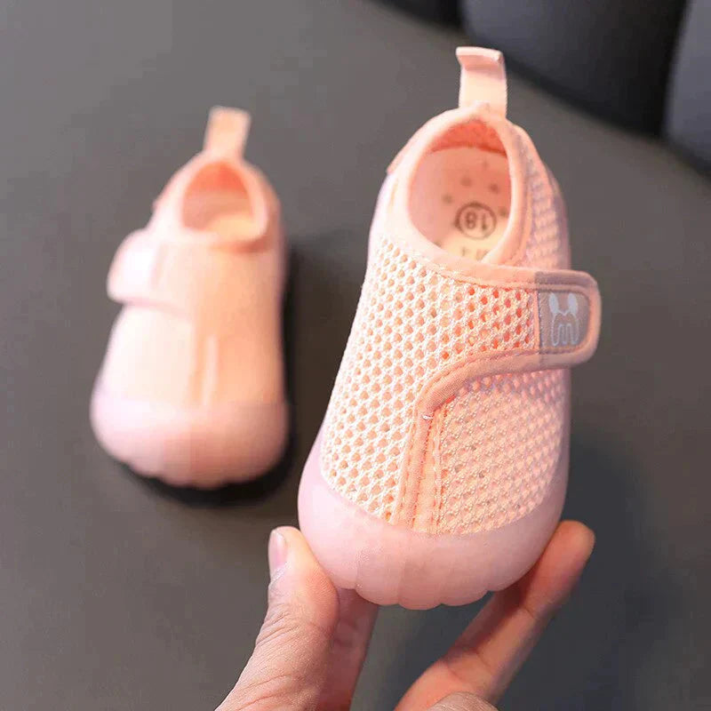 Halkfria och ergonomiska barfotaskor för småbarn