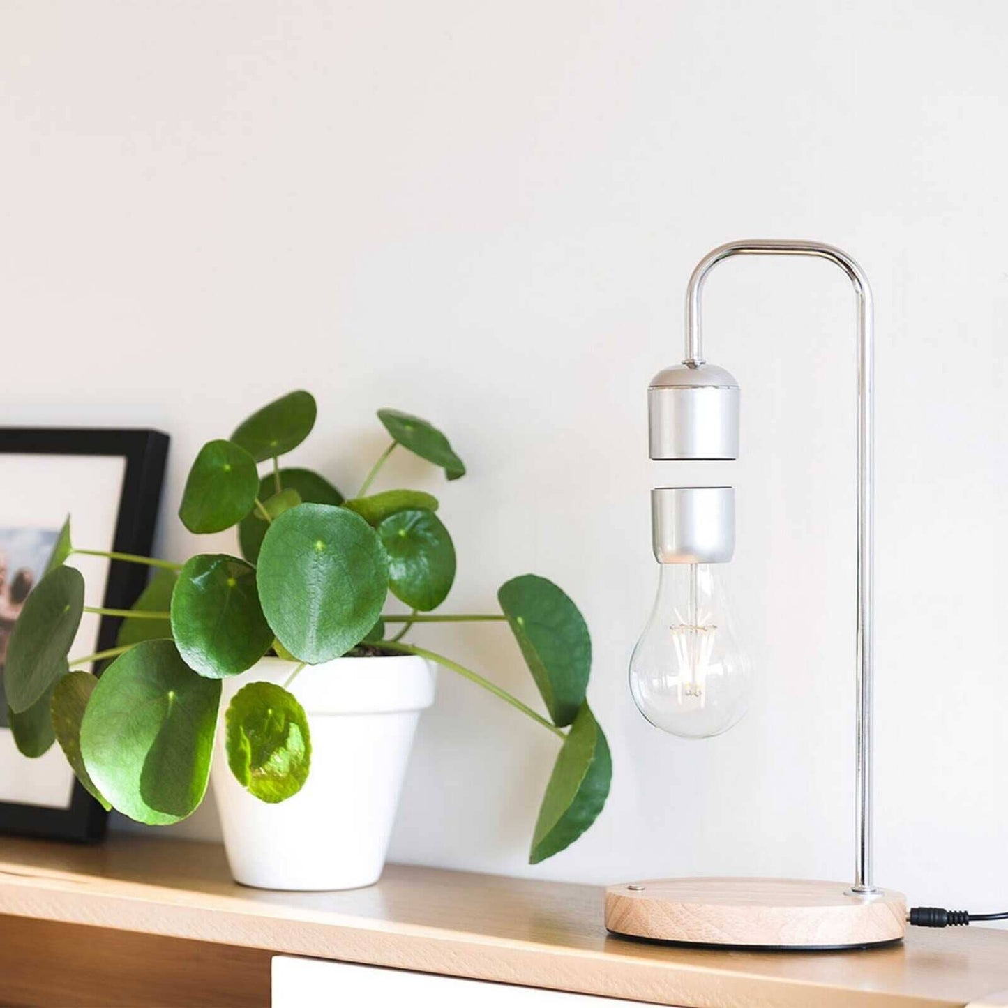 LeviLamp - Svävande Bordslampa - Magnetisk LED-lampa med inbyggd trådlös laddning