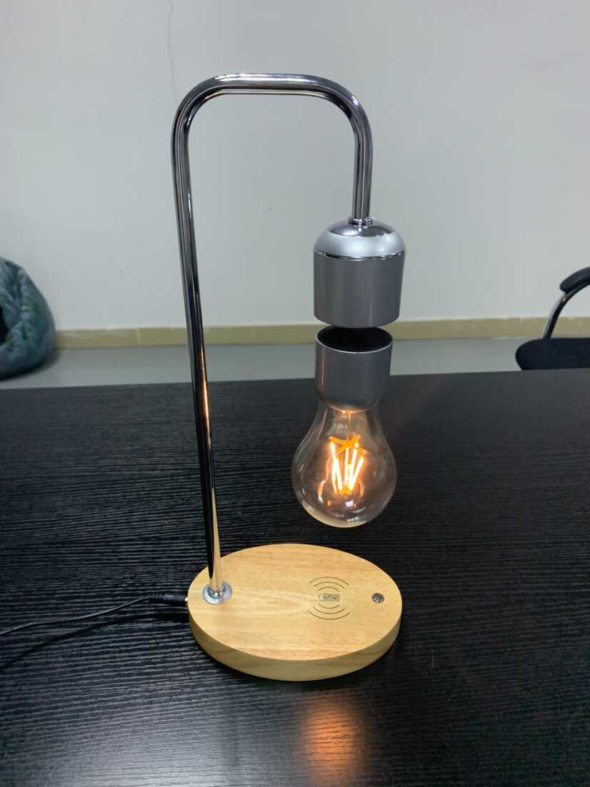 LeviLamp - Svävande Bordslampa - Magnetisk LED-lampa med inbyggd trådlös laddning